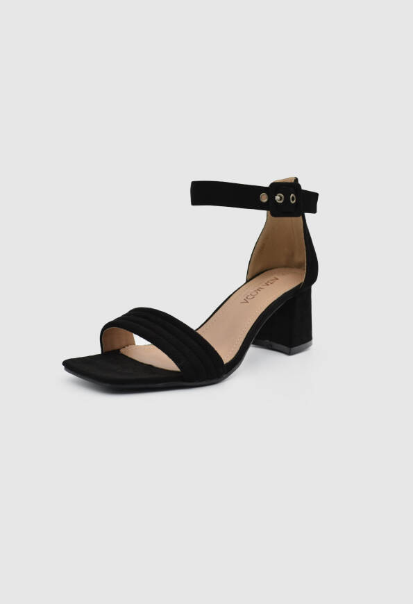 Women’s Sandals with Thick High Heel in Black / 589479 ΓΥΝΑΙΚΕΙΑ ΠΑΠΟΥΤΣΙΑ joya.gr