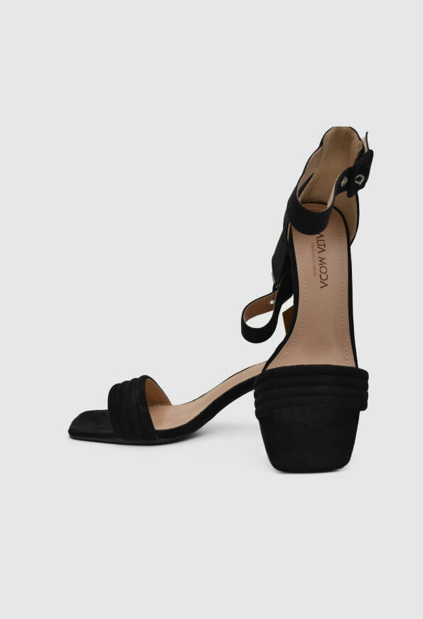 Women’s Sandals with Thick High Heel in Black / 589479 ΓΥΝΑΙΚΕΙΑ ΠΑΠΟΥΤΣΙΑ joya.gr