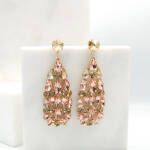 Κρεμαστά σκουλαρίκια σε χρυσή βάση με στρας και κρυστάλλους Ροζ / 126023-pink ΑΞΕΣΟΥΑΡ joya.gr