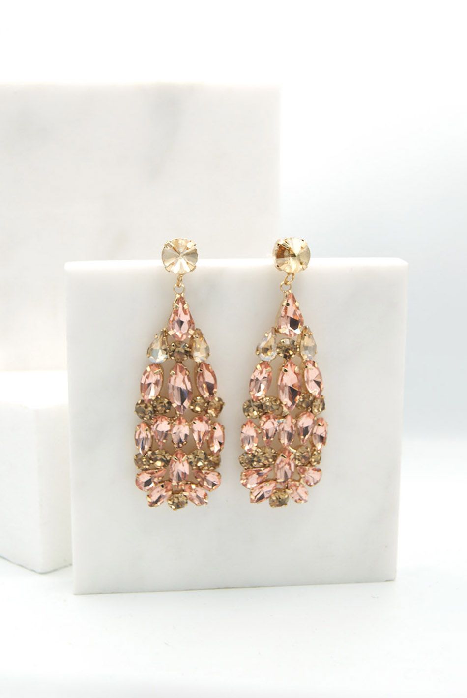 Κρεμαστά σκουλαρίκια σε χρυσή βάση με στρας και κρυστάλλους Ροζ / 126023-pink ΑΞΕΣΟΥΑΡ joya.gr